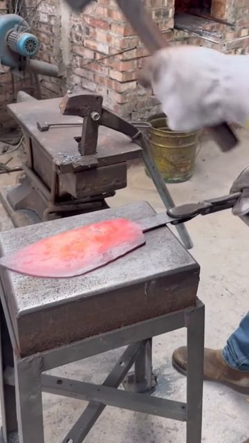 Red-Hot Steel Forging： Crafting Precision Cutting Tools ｜ ASMR So Satisfying