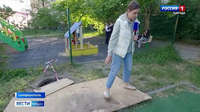 Симферопольцы бьют тревогу: люк без крышки возле детской площадки