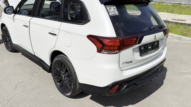 Выдаем клиенту Mitsubishi Outlander Black Edition 2022, новый из Дубая ОАЭ