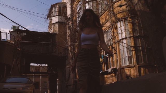 7592637-uhd_4096_1974_30fps