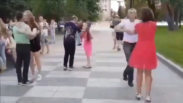БУДУ Я САДОВНИКОМ В САДУ ЛЮБВИ!!! ХАРЬКОВ ТАНЦЫ #kharkiv