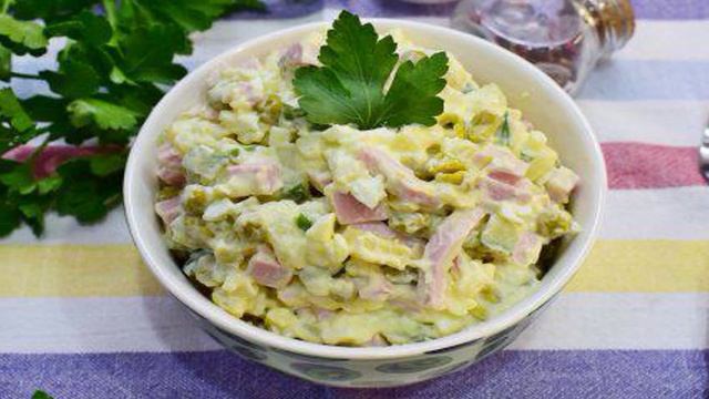 Салат Оливье со свежим огурцом