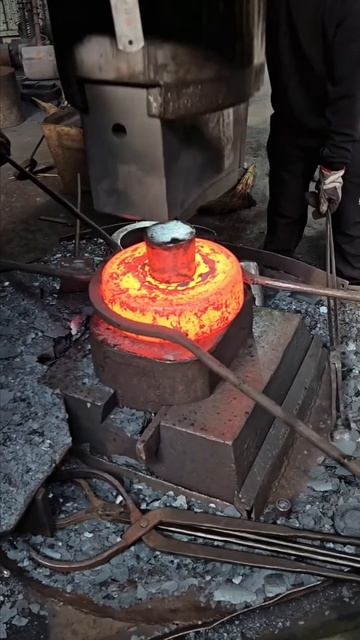 Transforming Massive Red-Hot Steel Cylinders ｜ Forging, Flattening & Piercing