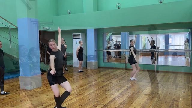 Открытый урок в народном ансамбле «Жемчуг». Класс бал?