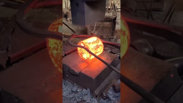 Red-Hot Steel Forging： Continuous Hammering and Shaping with Industrial Press ｜ ASMR So Satisfying