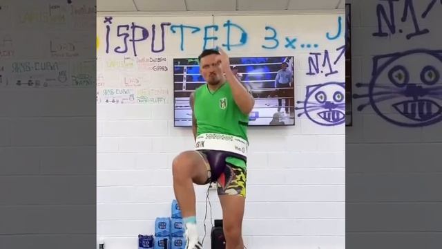 Усик начал тренировочный лагерь к бою с Дюбуа
