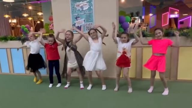 Николь. 
Танец под трек «Николь»