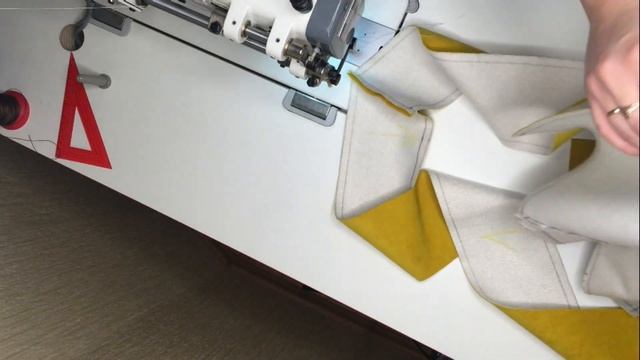 КАК СШИТЬ ПОДУШКУ НА ДИВАН ИЛИ КРОВАТЬ / HOW TO SEW A PILLOW ON A SOFA OR BED DIY