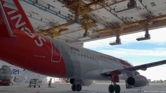 Покраска Superjet 100 в цвета авиакомпании Red Wings