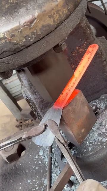 Red-Hot Forging Steel Into Industrial Tools ｜ Satisfying ASMR Metal Forging Process