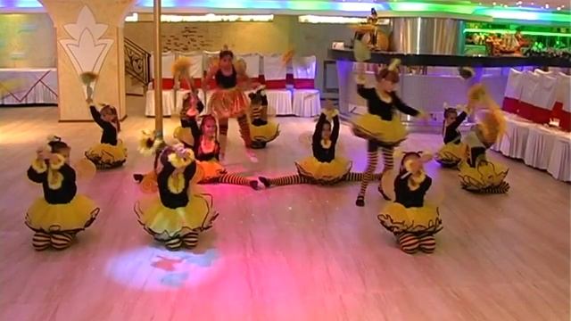 "ПЧЁЛКА" -  ШОУ - БАЛЕТ "АРИЭЛЬ".