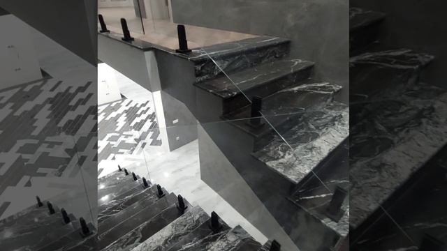 Стеклянное ограждение для лестницы