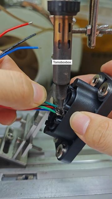 Soldering Electronic Components with Laser Precision - Flawless, Shiny Joints, So Satisfying!