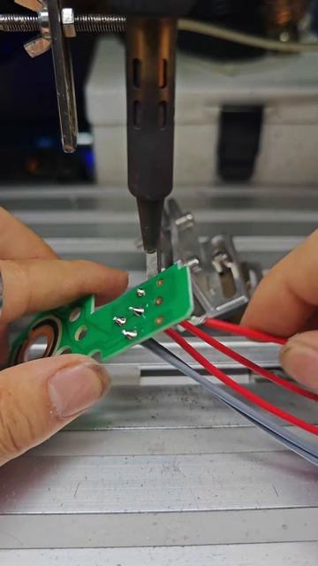 Ultra-Precise Soldering： Fast and Satisfying Electronic Component Assembly
