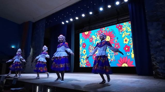 «Ивушка», лирический танец от старшей группы