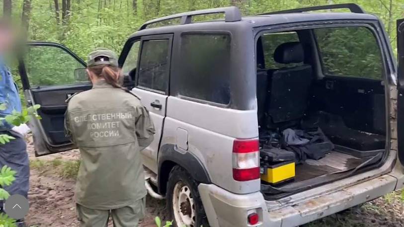 Тела четырех мужчин нашли в автомобиле у озера в Нижегородской области