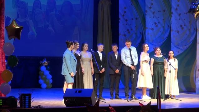 Выпускники школы села Аван 2021