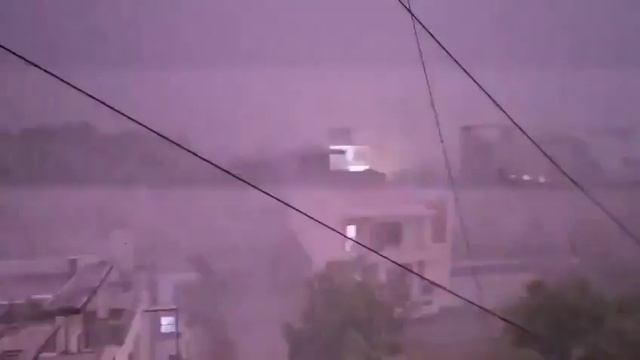 Ночная гроза в Дели (Индия, 21.05.2025).