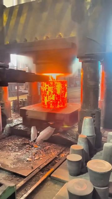 Red-Hot Steel Forging： The Satisfying Art of Hammering and Shaping Metal 🔨