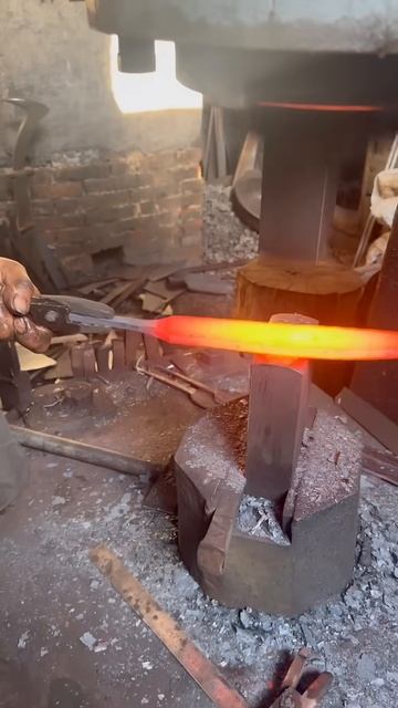 Red-Hot Steel Forging： Hammering & Shaping Tools ASMR - So Satisfying!