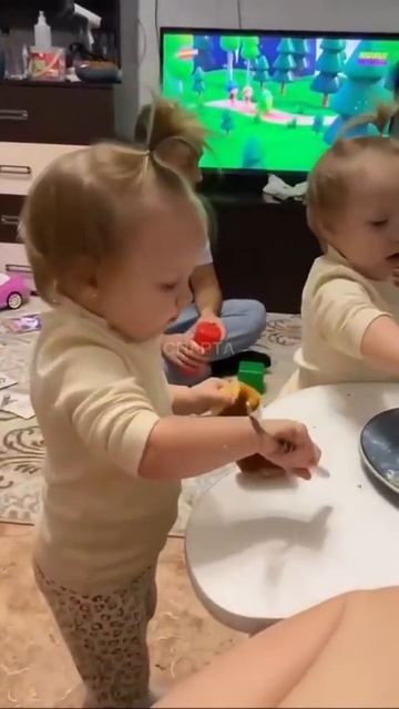 И кому верить?