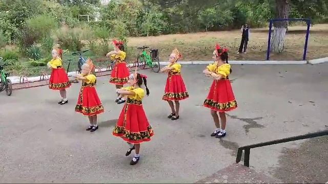 Калинка-малинка- танцевальная студия "Этуаль"