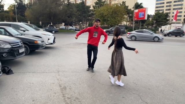 Девушка И Парень Танцуют Классно В Баку Azadlıq Prospekti Lezgink