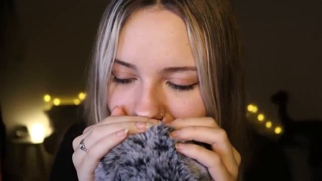 Austrian ASMR. Близкий шёпот, движения рук, звуки рта.