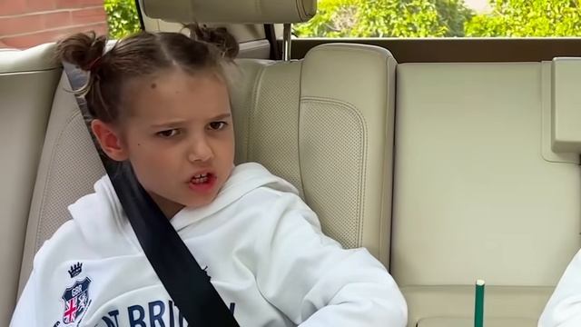 Мистер Макс Человек передо мною решает что я буду есть