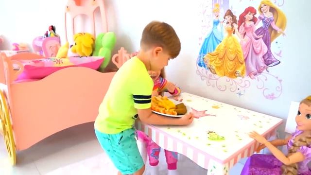 Диана и Рома - Диана притворяется Маленькой, Рома как Няня