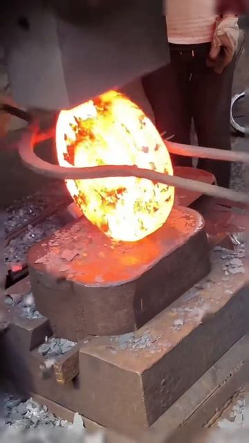 Red-Hot Steel Forging： Shaping Metal with Precision 🔥