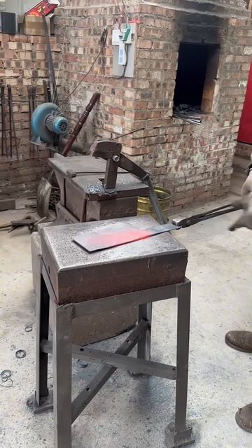 Red-Hot Steel Forging： Crafting Kitchen Tools with Precision and Power – So Satisfying!