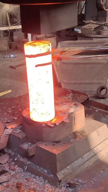Soft Like Candy： Red-Hot Steel Forging with Massive Machines