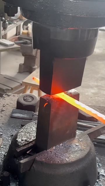 Red-Hot Steel Forging： Shaping and Stretching with Hydraulic Press - ASMR Satisfying!