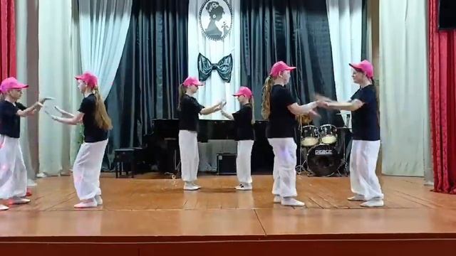 Танцевальный коллектив "Алиса" - Эстрадный танец "Меня