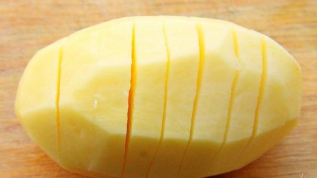 Картофель, запеченный в мультиварке