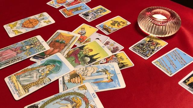Между вами ничего нет. Что он думает и чувствует к Вам? Гадание Таро