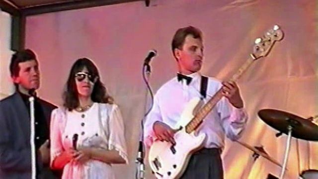01 День города Валуйки 1995 год - В.Букреев и гр.Второе дыхание