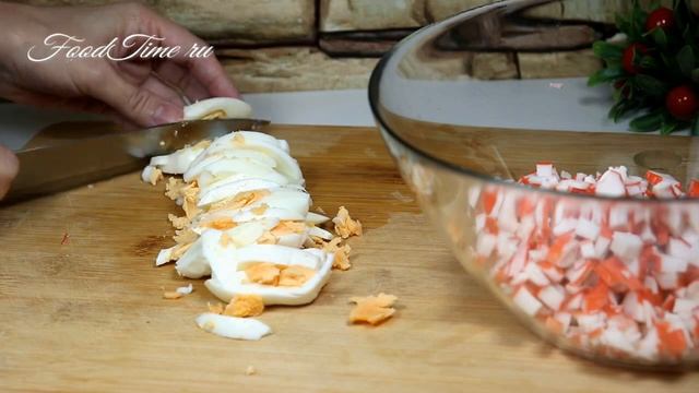Салат из 4-х ингредиентов с морской капустой