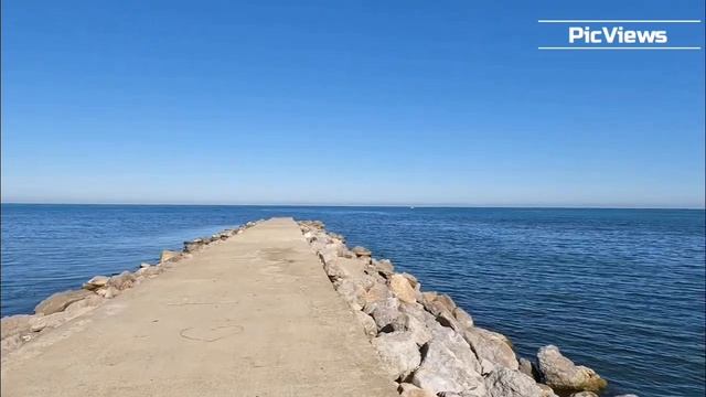 Пляж Малая Бухта и Высокий Берег в Анапе сегодня 22 мая 2025. Погода и море Анапа перед сезоном 2025
