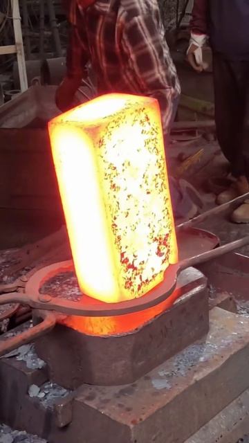 Transforming Red-Hot Steel： Forging and Shaping Long Bars into Compact Forms