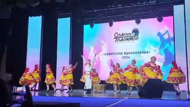ансамбль "Школьные годы" танец "Музыкальный сундучок".
