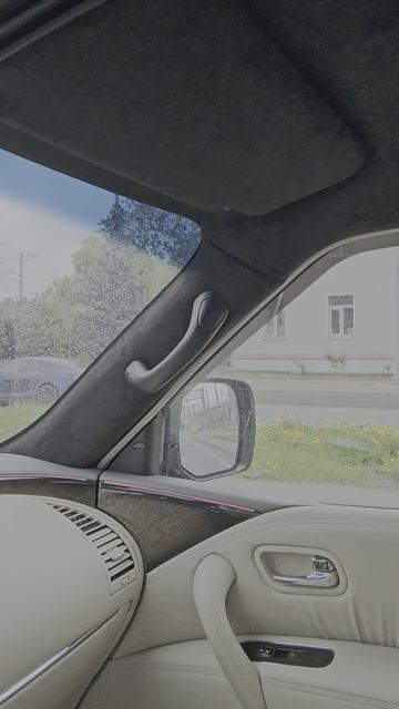Алькантара, звёздное небо и подсветка салона днём на Инфинити QX56