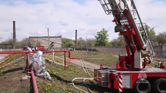 Специалисты МЧС России ликвидировали условный техногенный пожар на нефтебазе