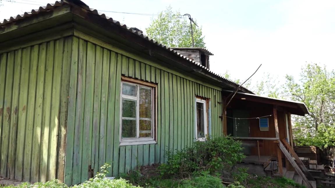 ЖИТЕЛИ АВАРИЙНОГО ДОМА ВЫНУЖДЕНЫ СНИМАТЬ ЖИЛЬЕ