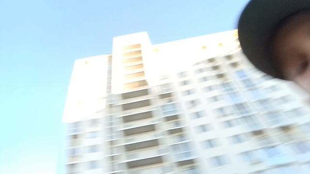 кто быстрее залезет на горку