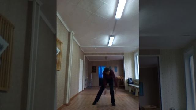 Самый простой танец под песню Felicita. Танец придумал сам