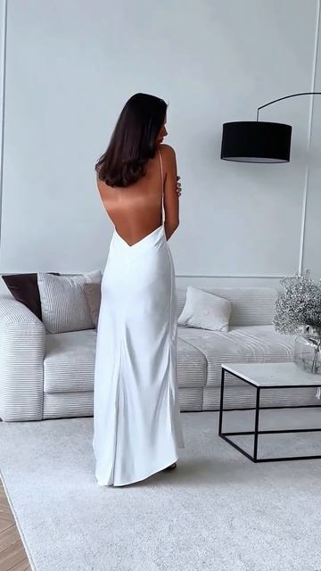 b7dGoaWSARg - This girl looks stunning in this dress #shorts