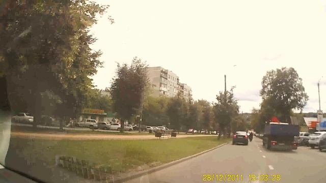 Нарушения ПДД п.12.4.  (дата на ролике - неверная)
