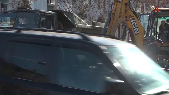 В результате прорыва водопроводной трубы большая час?